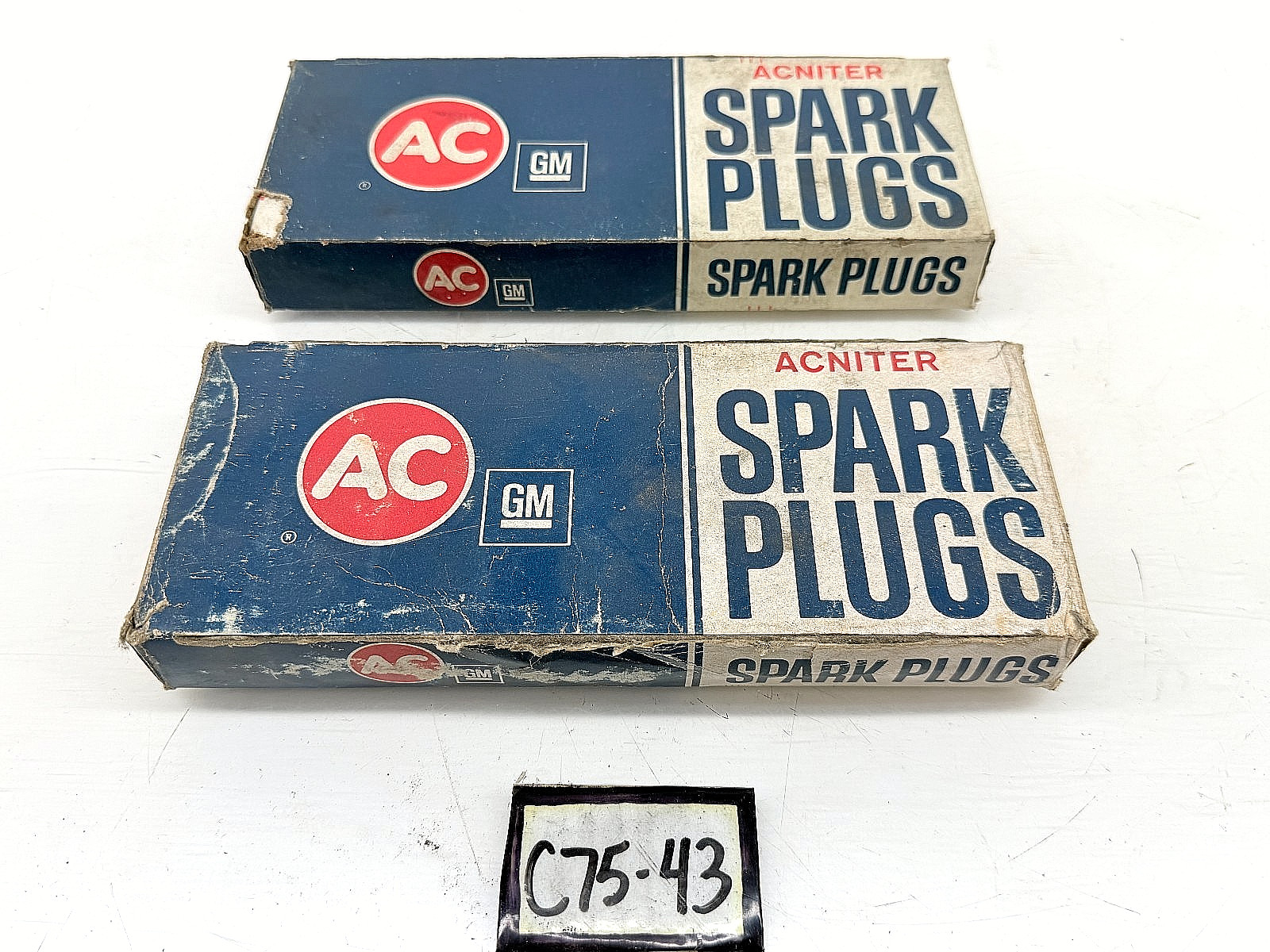 1 NOS 1975 1976 Chevy GM HEI 350 400 AC R46SX Spark Plugs Box of 8 C75-43
