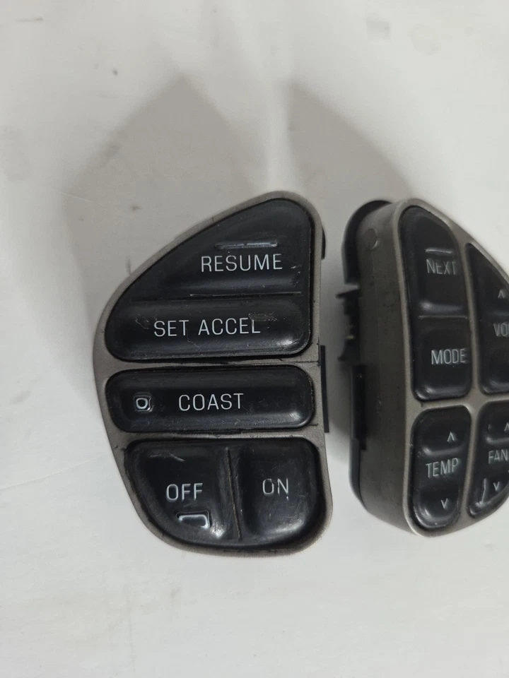 OEM Lincoln Town Car 2003-2007 Control del volante Control de crucero Borde plateado Foto 2 de 4