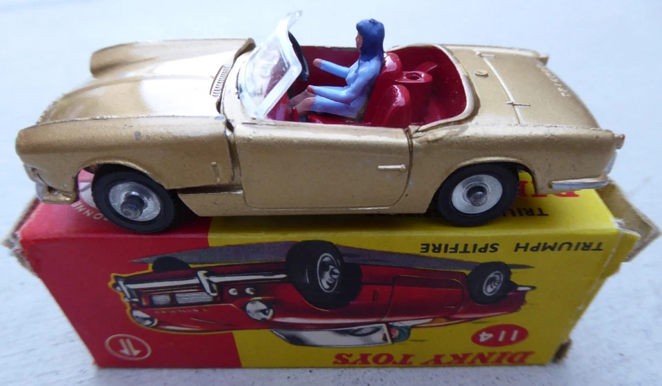 DINKY TOYS TRIUMPH SPITIFIRE 114 1960's DIE CAST CAR MADE IN ENGLAND & BOX - Image 2 of 4