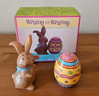 Cracker Barrel ''Spring Has Sprung'' Salz- und Pfefferstreuer. Boxed