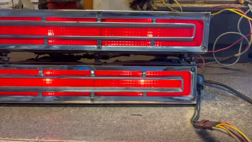 LINCOLN CONTINENTAL REAR BUMPER BRAKE TAIL LIGHT LAMP BEZEL PAIR
