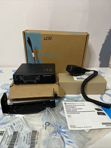 Motorola CM200d VHF 136-174mhz 16ch 45w mobile radio AAM01JQC9JC1AN USED