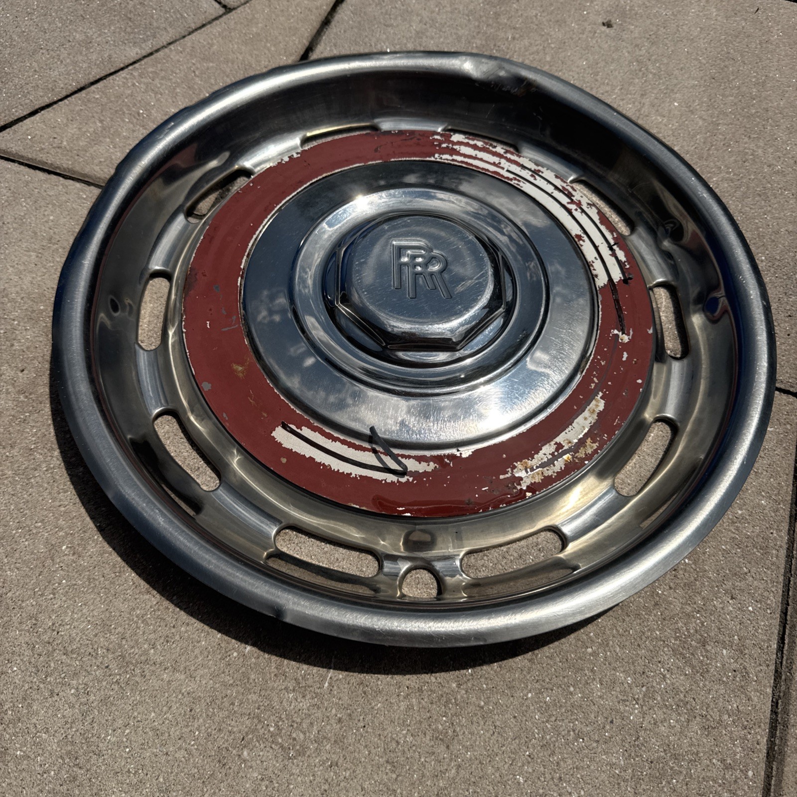 Rolls-Royce Silver Shadow 1977 Wheel center cap