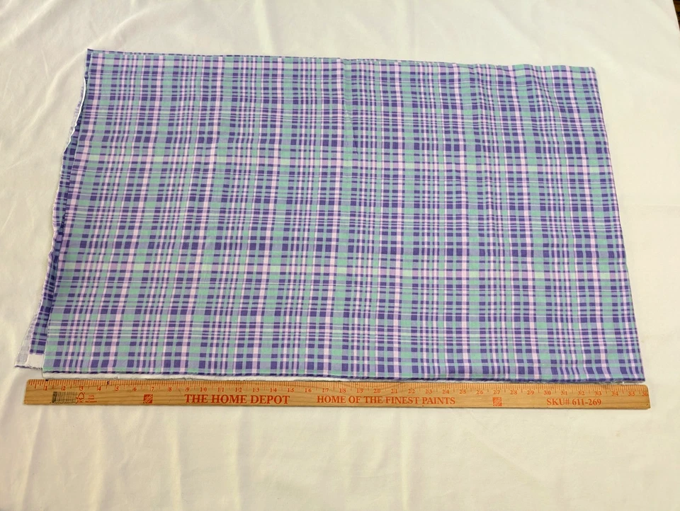 Pieza de patio de tela de franela a cuadros verde y púrpura como nueva 36" x 42" de JoAnn Fabrics Foto 2 de 4