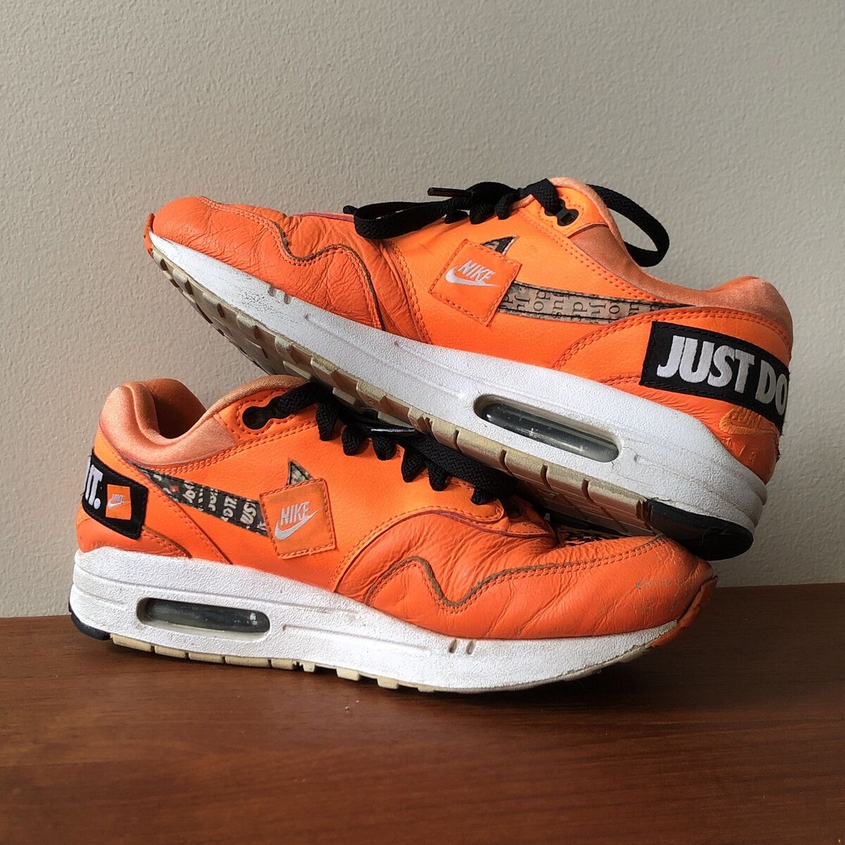 Size 9 - AIR MAX 1 LX WMNS JUST DO IT TOTAL ORANGE/WHITE Size 9 - AIR MAX 1 LX WMNS JUST DO IT TOTAL ORANGE/WHITE