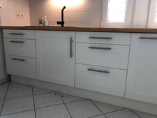 IKEA-Einbauküche mit hochwertigem Spülbecken, Backofen und Ceranfeld