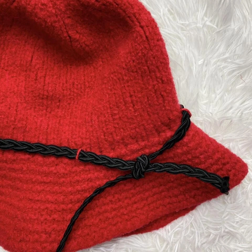 Sombrero informal de otoño de invierno de cuerda suave rojo y negro vintage de los 90 Foto 3 de 4