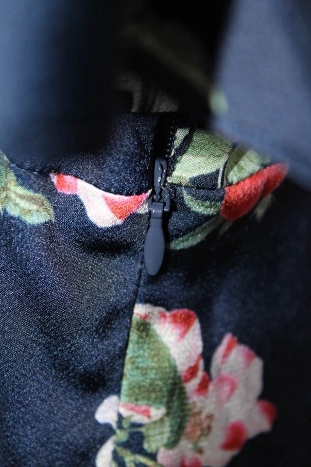 Mameluco envolvente floral cuello en V manga corta Keepsake para mujer azul marino talla pequeña Foto 3 de 4