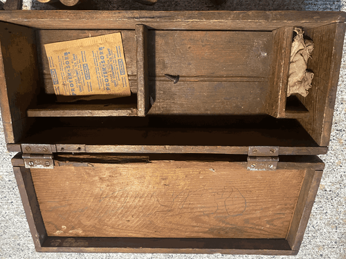 LARGE Lot of Antique lot of reloading tools, bullet molds, measure, handmade box - Picture 7 of 15