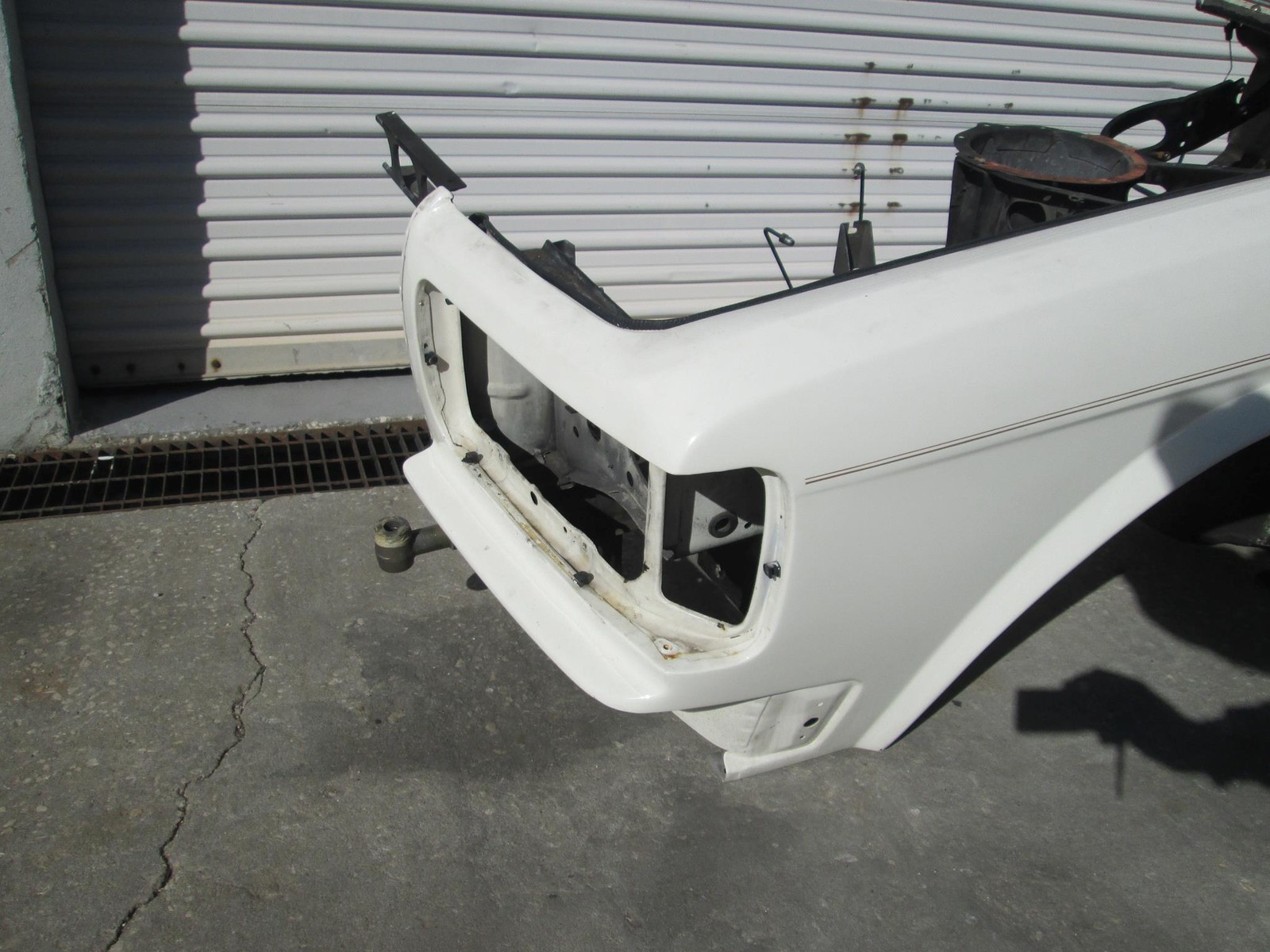 Rolls Royce Silver Spur left front quarter panel fender assembly (USED)