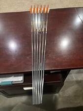 6 KINETIC HUNTER 300  GOLD TIP ARROWS 1/2 DZ WITH 4" VANES Orange White