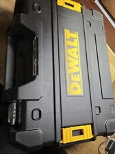 DeWalt DW0822LG 12V 2-Spot Cross Line Green Laser with TSTAK Case Read Desc