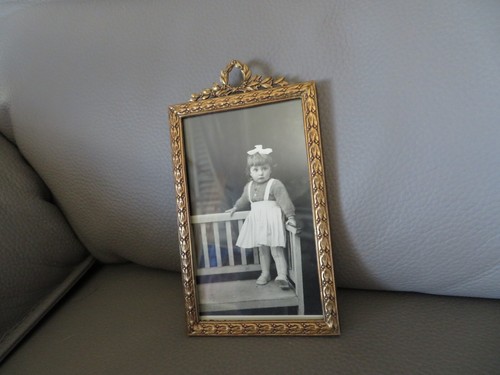 Ancien Cadre Photo Suspendu En Bronze - Décor De Nœud Doré - Vintage