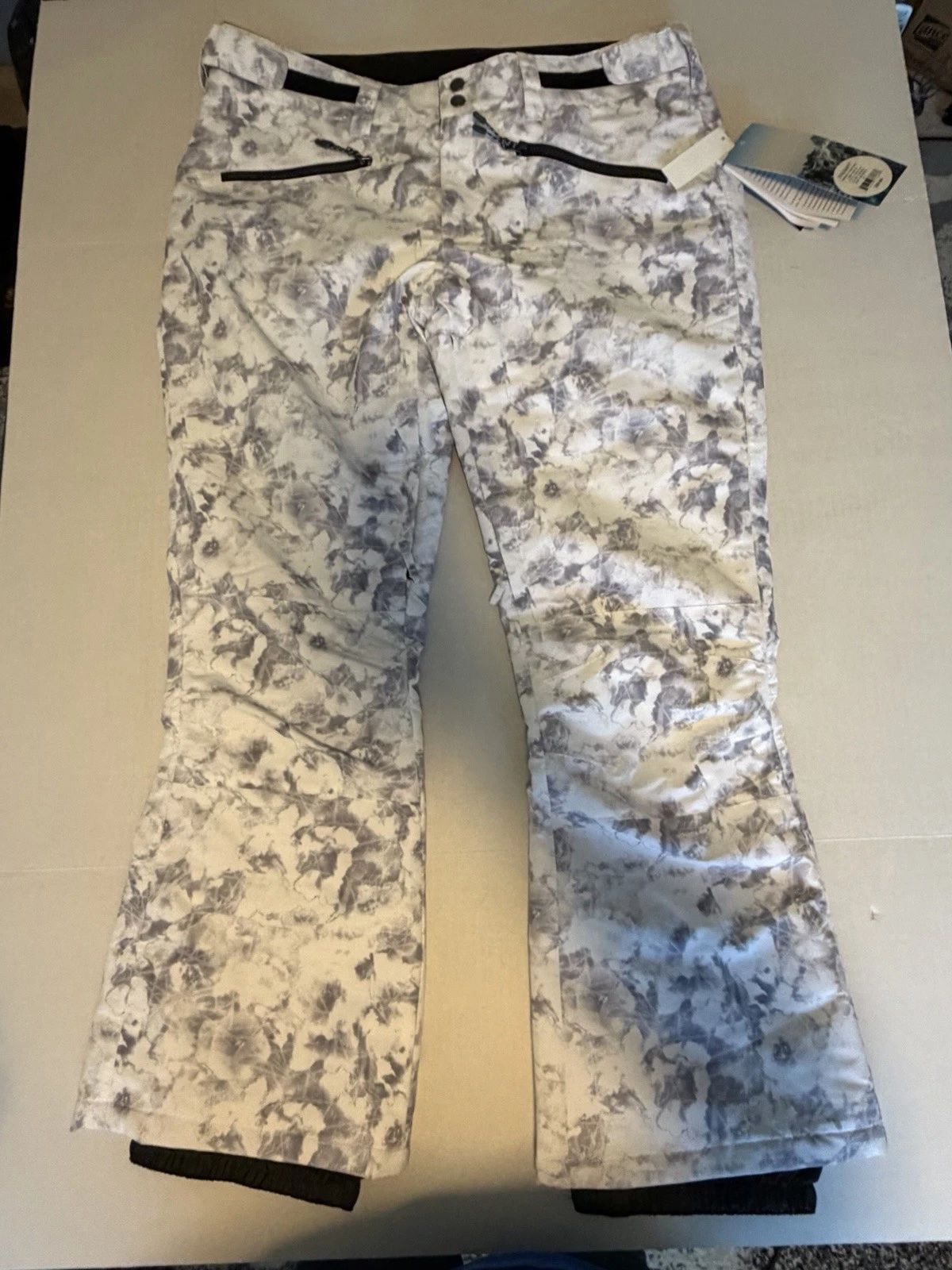 Iceburg Grey & White Marble Ski/Snowboard Snow Pants Womens Size XL Extra Large
Opens in a new windo