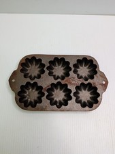 Vintage Cast Iron 6 count Turks Head Gem Flower Made In USA Muffin Pan
