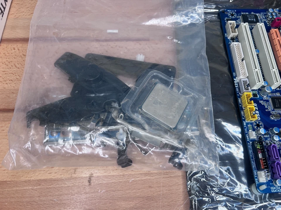 Gigabyte GA-MA790X-UD4P ATX Motherboard - Image 4 of 4