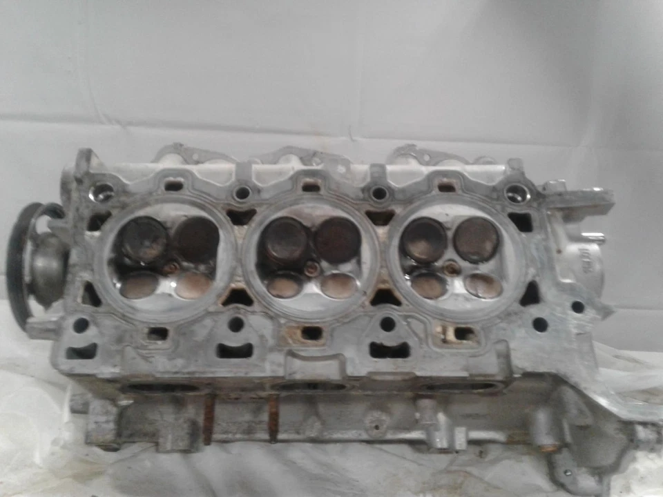 Used Left Engine Cylinder Head fits: 2002 Mercury Cougar 6 cylinder 2.5L VIN L 8 Foto 4 de 4