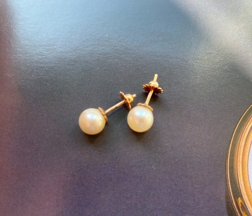 Klassische und elegante runde Ohrringe 18K echt massiv Gold mm natürliche Perle