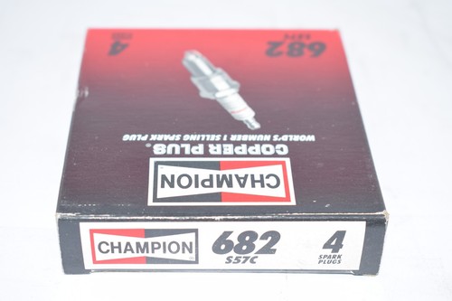 Box of 4 NEW Champion 682 Spark Plugs 