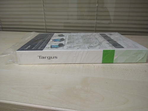 Targus fit-n-grip Universal Keyboard Case -Fits any 9.7"- 10.1" tablet - Opened. - Picture 7 of 15