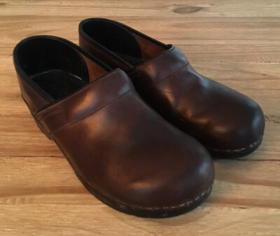 dansko oil rubbed clogs