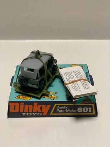 DINKY TOYS 601 Austin para moke FACTORY MINT ON CARD BASE no plastic top - Picture 4 of 4