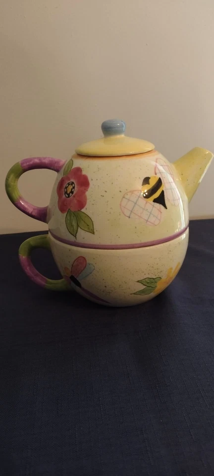 DragonFly & Bees Summertime Teapot & Cup No chips or cracks  Pastel colors - Image 2 of 4
