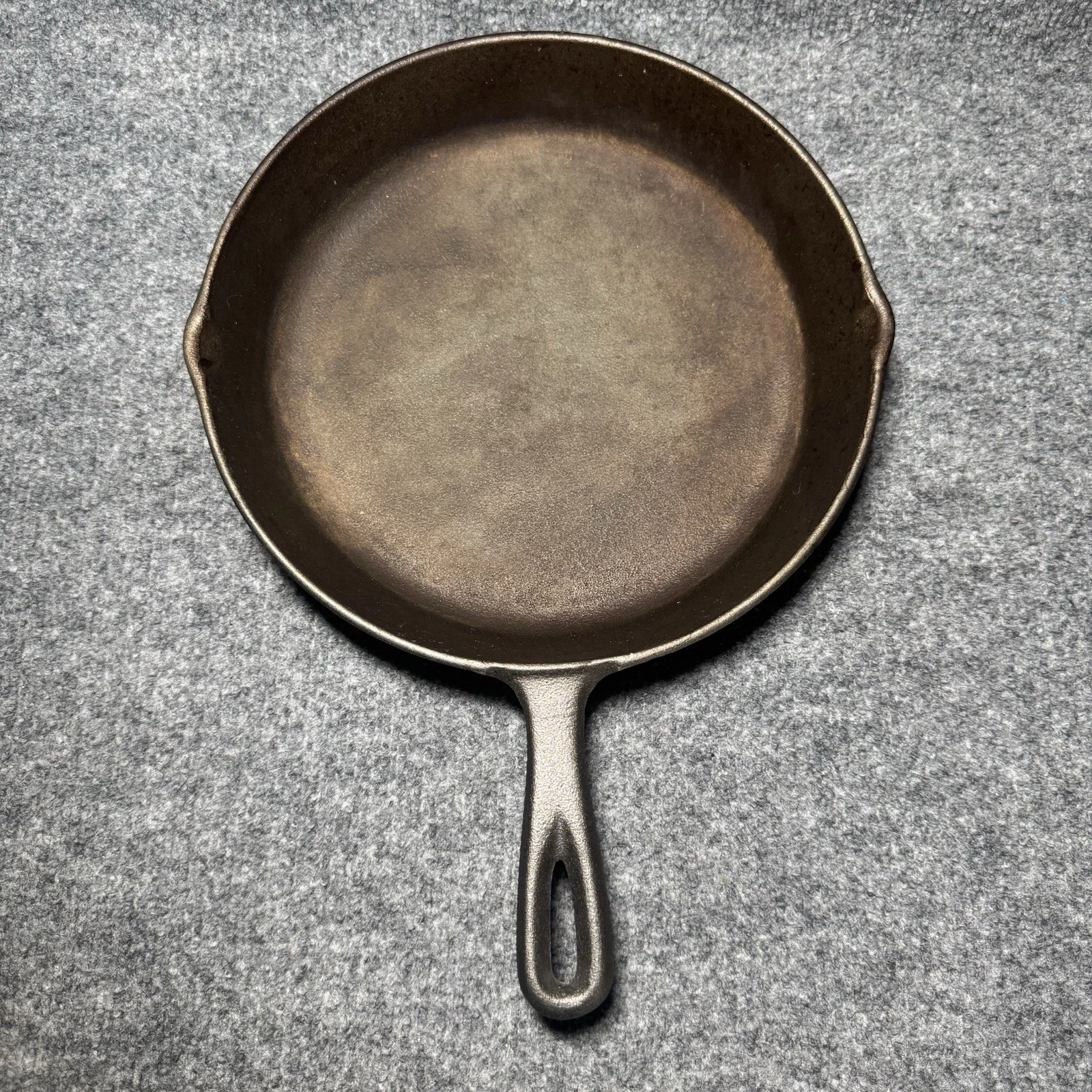 Vintage CLASSIC Cast Iron Skillet Smooth Bottom 10 3/4" Pan #2 VTG