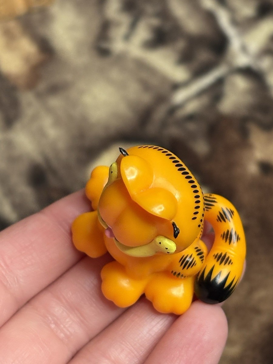 Rare Garfield China Blind Box Magnet Figure Sitting Orange Cat PVC