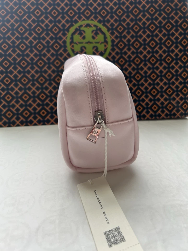 Tory Burch Virginia Estuche de Cosméticos Bolso Rosa Plata Nylon Bolsa de Cosméticos Artículos de Aseo Foto 3 de 4