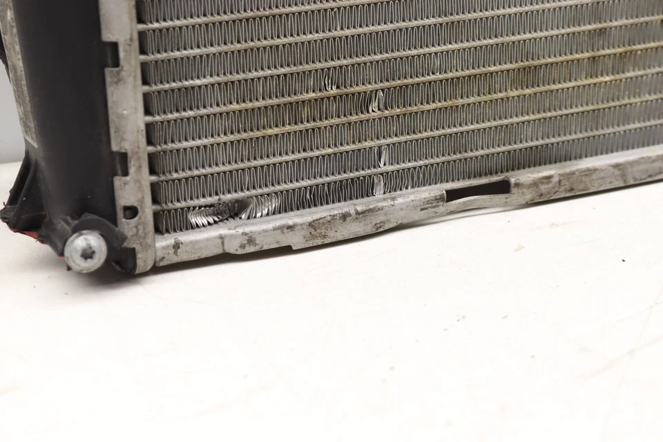 2006 BMW 325I - Radiador 7562079 - Imagem 2 de 4