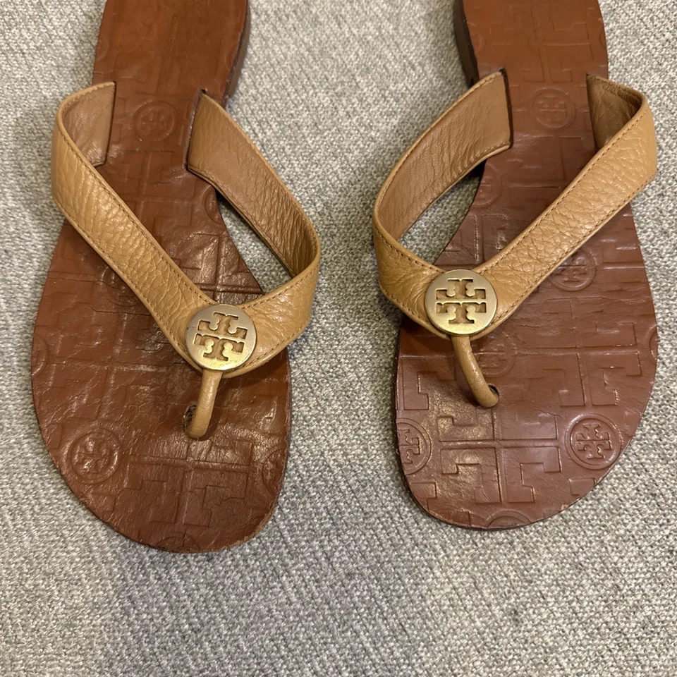 Tory Burch Thora 丁字裤凉鞋拖鞋骆驼色金色标志 尺寸 6m — 第 2/4 张图片