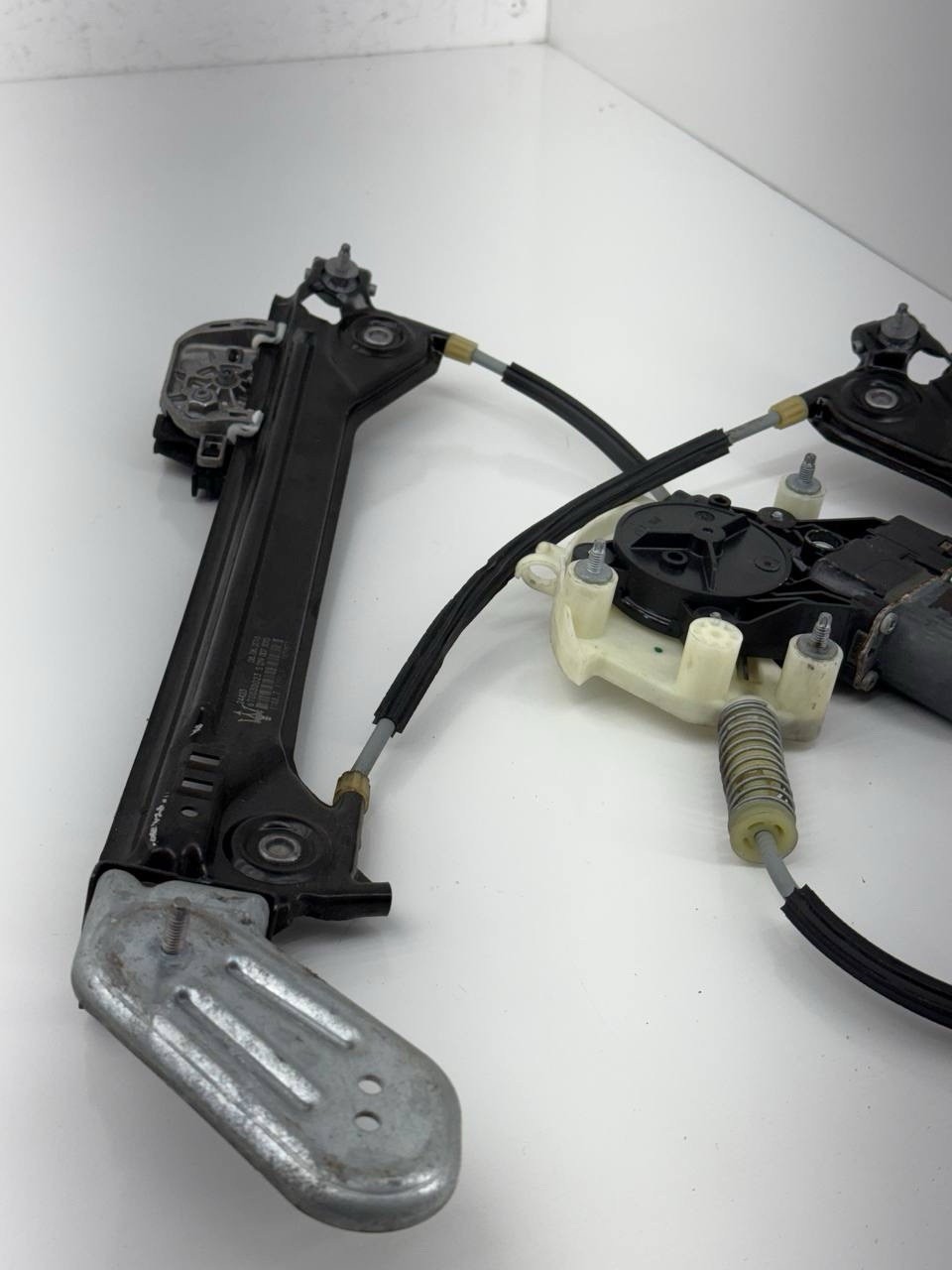 2014-2016 Maserati Ghibli Rear Left Side Door Window Regulator w/ Motor 426