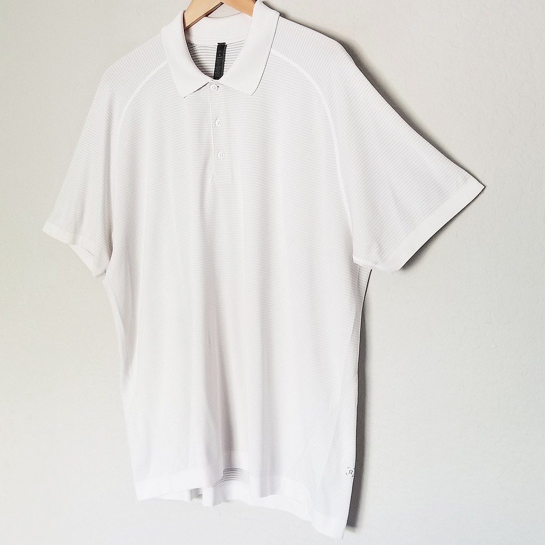 Lululemon Men’s XXL Metal Vent Tech Polo Shirt Off White Vented Breathable Golf thumbnail 2