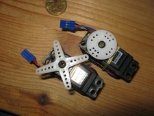 2 Stück   Sanwa 1301   Standardservos  2 Stück mit Graupner / Uni Anschluss