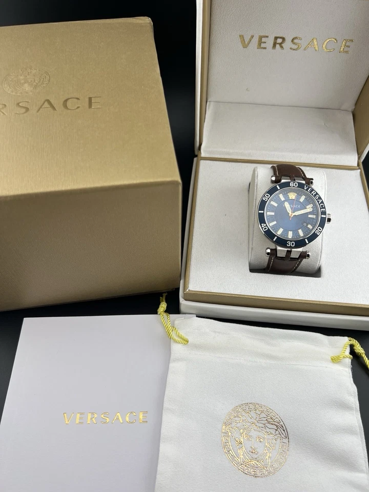 Versace Greca VEZ300121 Herrenuhr Quartz Edelstahl NEU + Box und Papiere - Bild 1 von 4