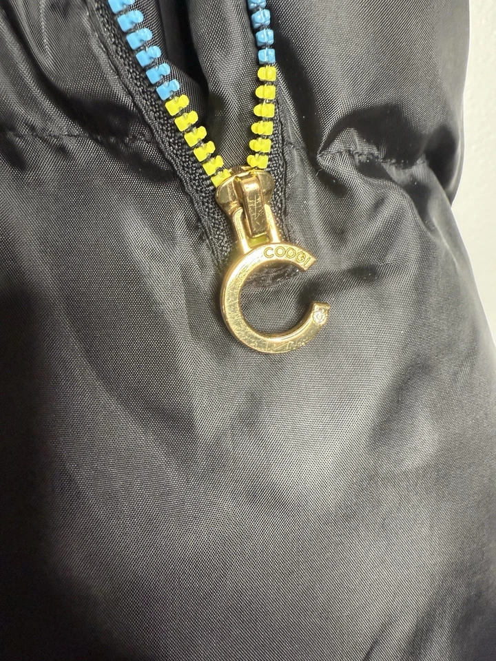 Vintage Y2K Women’s Coogi Australia Puffer Vest- Size Large - Image 4 of 4