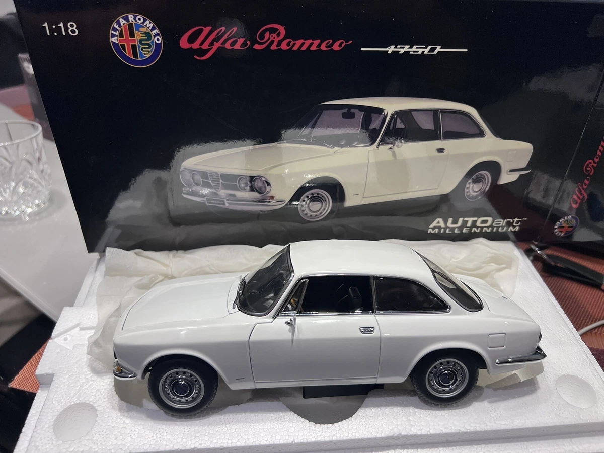 オートアート1/18 アルファロメロ　1750 GTV ホワイト 1/18 AUTOart Alfa Romeo 1750 GTV (White) Diecast Car Model
