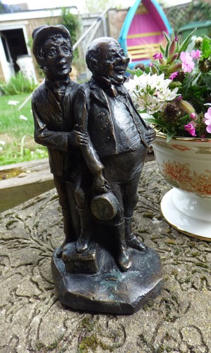 SPELTER FIGURINE OF TWO VICTORIAN MEN MAYBE DICKENS CHARACTERS - Picture 2 of 7