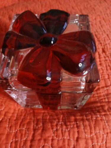 Celebrations by Mikasa Large Crystal Red Ribbon Covered Treat Box Holiday 4.5” - Imagen 1 de 4
