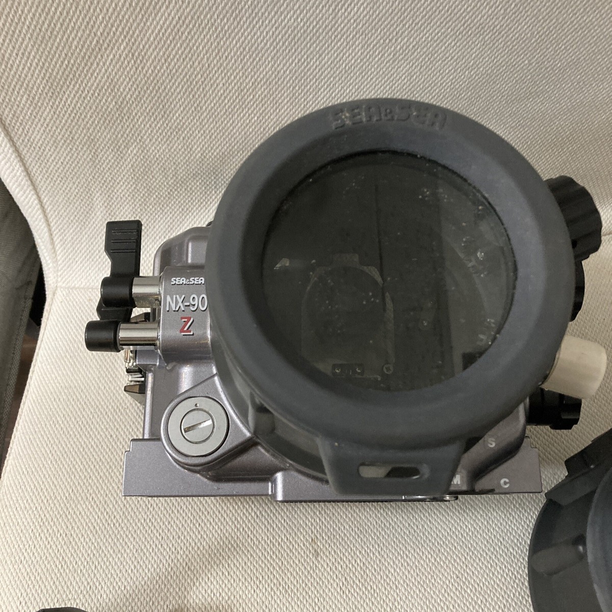 SEA & SEA NX-90Z UNDERWATER 35MM CAMERA HOUSING WITH 2 LENS COVERS -  EXCELLENT