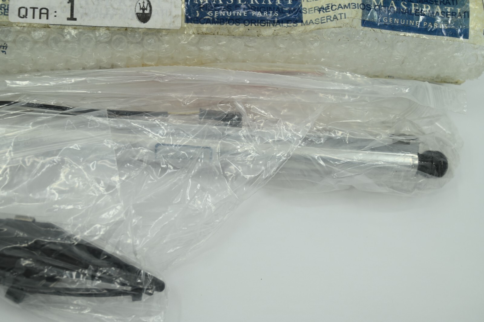 OEM Maserati Granturismo Right Tonneau Hydraulic Lift Cylinder Ram P/N 83084600