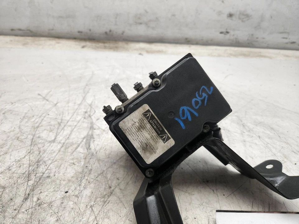 04-08 Conjunto de bomba de pieza de freno antibloqueo Toyota Solara OEM 4451006080 Foto 4 de 4