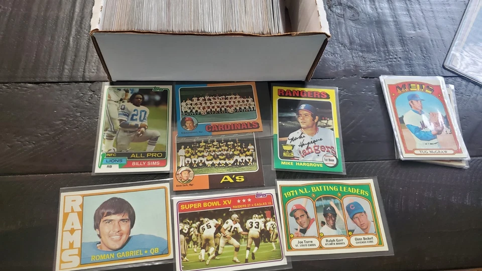 350 + Baseball Football Card Lot Vintage Collection HOF STARS RC'S - Image 4 of 4
