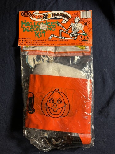 Vintage Betta Halloween Decorating Kit Nos - Picture 2 of 2