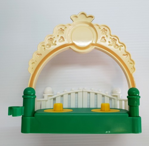 Fisher Price Little People Cow Maid & Nurse Duck, Princess Castle Dance Floor - Picture 6 of 7