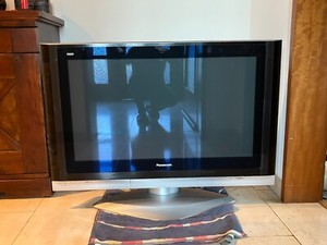 Panasonic Plasma-Fernseher Viera 37 Zoll-  TH-37PV500E mit schwenkbarem Standfuß