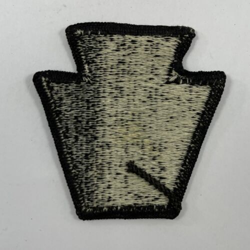 Vietnam-Ära US-Armee 28. Infanteriedivision gedämpfte schwarze geschnittene Kanten Aufnäher - Bild 2 von 2