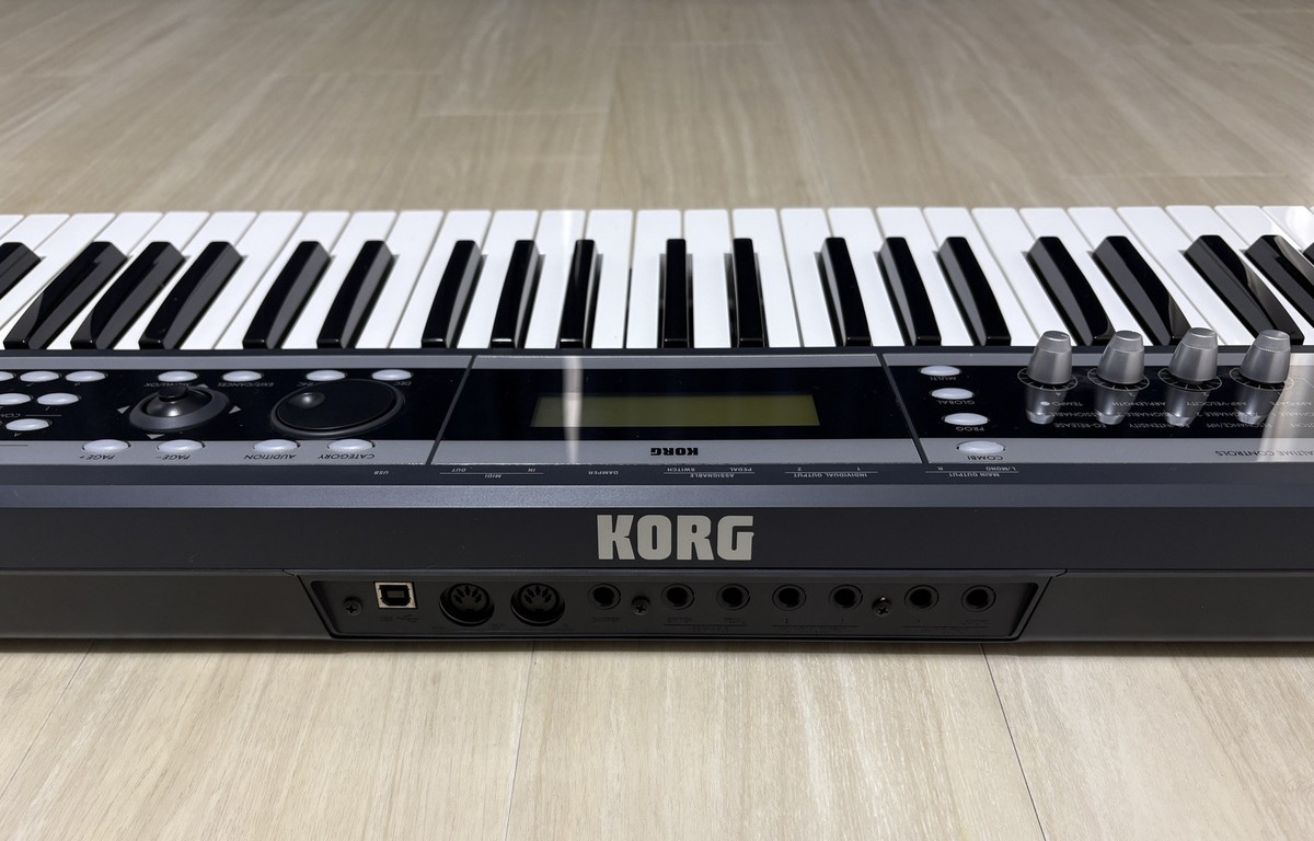 Korg X50 61-Key Keyboard Synthesizer with Soft Case and Korg X50 61-Key Keyboard Synthesizer with Soft Case and