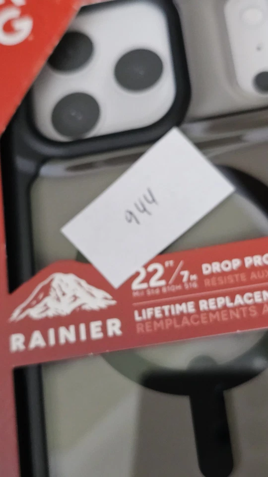 Funda protectora ZAGG Rainier Ultimate con soporte iPhone 17 Pro Max negra humo Foto 4 de 4